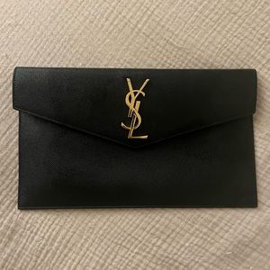 YSL UPTOWN POUCH IN GRAIN DE POUDRE
EMBOSSED LEATHER in Black